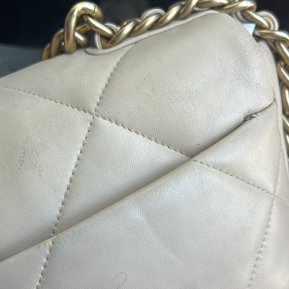 Chanel Quilted Lambskin Chanel 19 Flap crossbody handbag - Picture 11 of 12